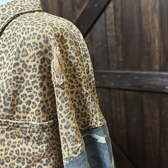 Light denim button up shirt - Picture 5 of 10